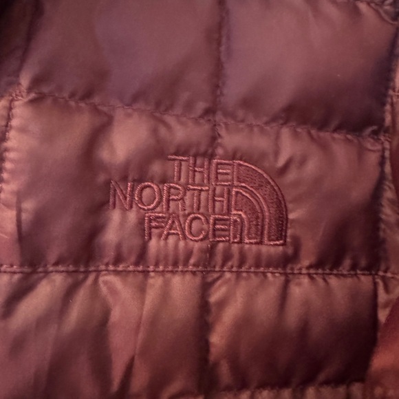 The North Face Maroon Jacket - Picture 3 of 8